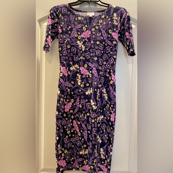 Lularoe Julia - Picture 1 of 5